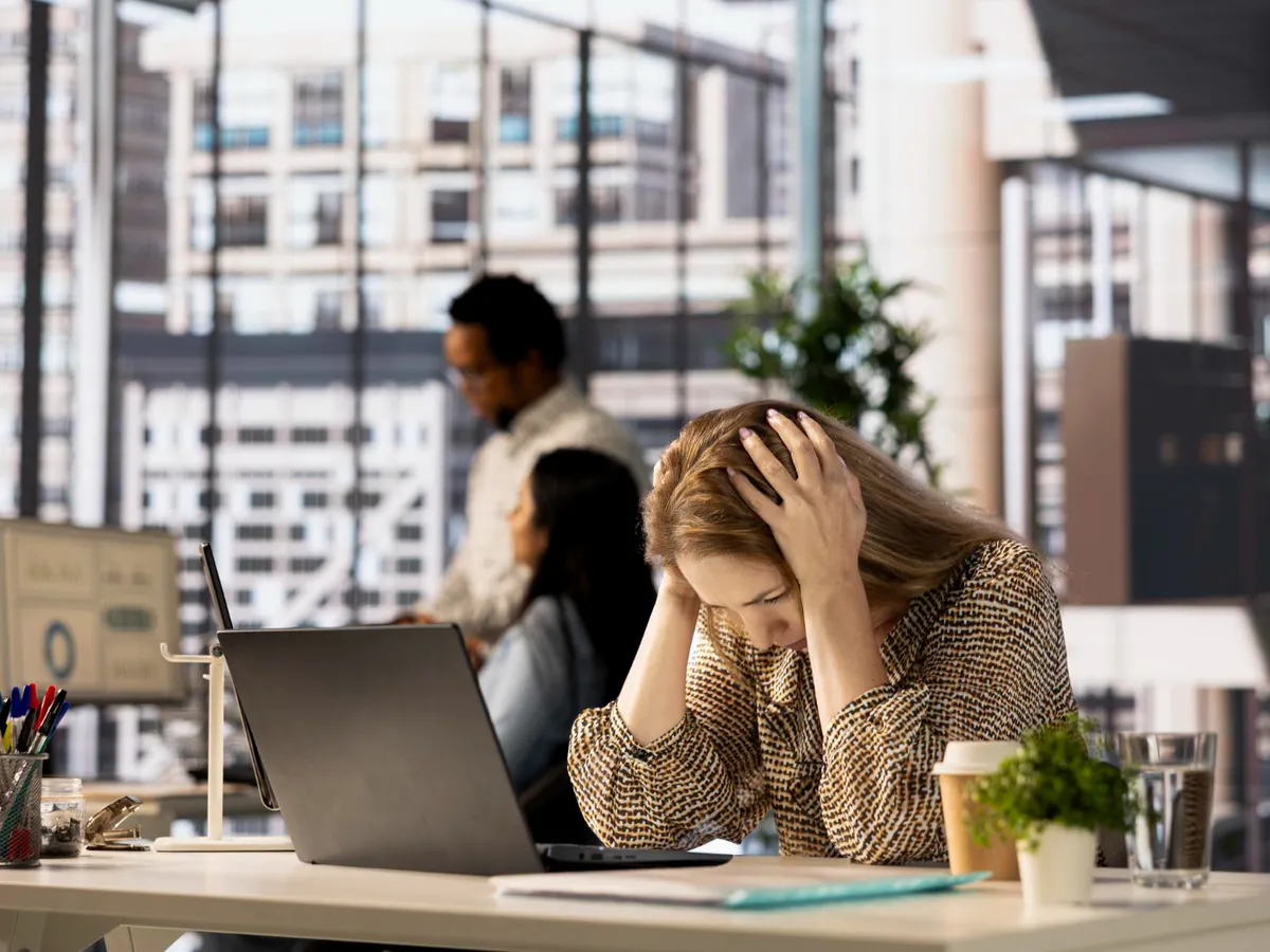 Legea burnout-ului a fost respinsă de Senat. Aproape toate partidele s-au abținut sau au votat împotrivă