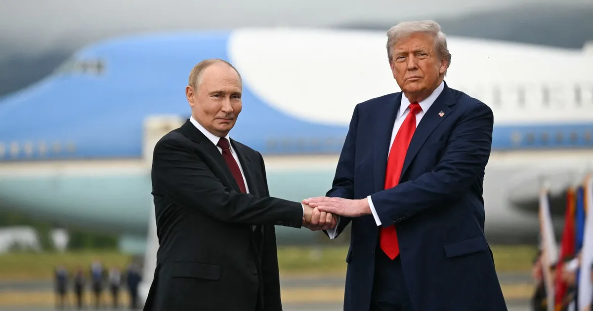 Trump, hipnotizat de Putin, crede că Rusia va ajuta la reconstrucția Ucrainei. Reacția ironică a lui Zelenski • Newsweek România
