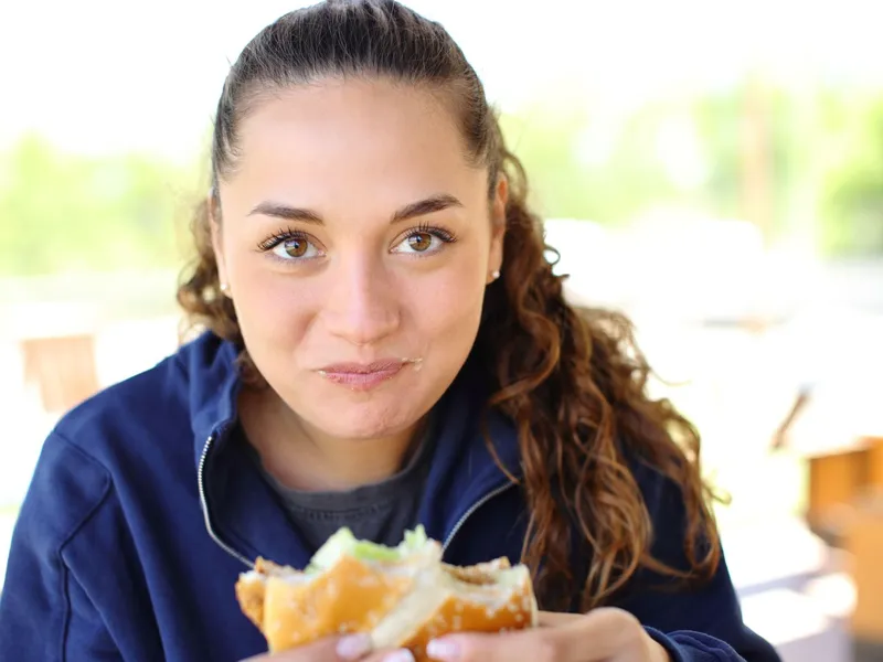 „Snackificarea”, noul trend în alimentație viral pe Tiktok. Nutriționiștii trag un semnal de alarmă