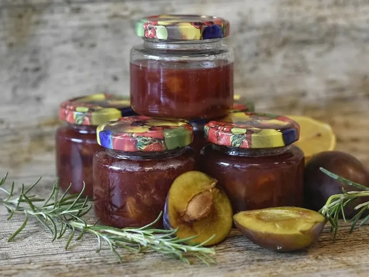 Care e diferența dintre magiun și gem de prune? Ce tipuri de fructe sunt mai potrivite pentru prepararea lor?
