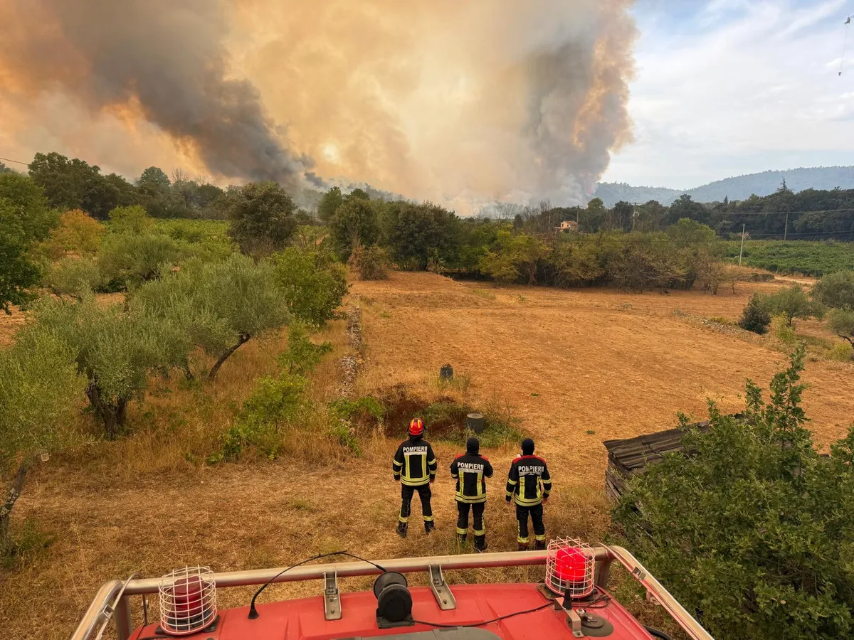 Pompierii români se întorc acasă, următorul schimb pleacă în Europa pentru a lupta împotriva incendiilor.