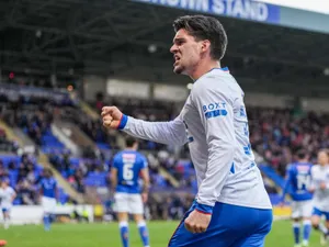 Cu o ofertă de la Rapid pe masă, Ianis Hagi a ales și semnează: ”E pe drum”. A fost convins cu o clauză cum rar se vede