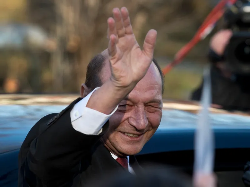 Traian Băsescu acum 11 ani, în timpul ceremoniei de inaugurare a preşedintelui Klaus Iohannis - Foto: Profimedia Images