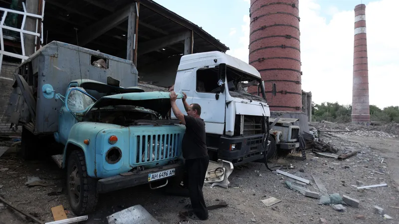 VIDEO Ucrainenii i-au lăsat pe ruși fără provizii după ce au distrus cu rachete mai multe blindate / Profimedia