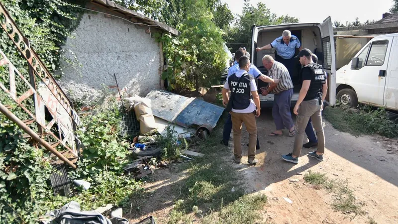 Gheorghe Dincă a fost dus să reconstituie crima. Foto Inquam Photos/Bogdan Dănescu
