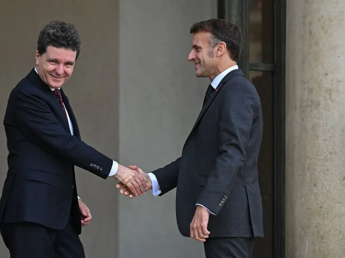 Preşedintele României, Nicuşor Dan, întâmpinat de preşedintele Franţei, Emmanuel Macron - Foto: Profimedia Images