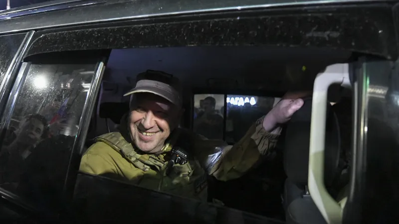 Șeful Wagner, Evgheni Prigojin, părăsește Districtul Militar de Sud din Rostov pe Don - Foto: Profimedia Images