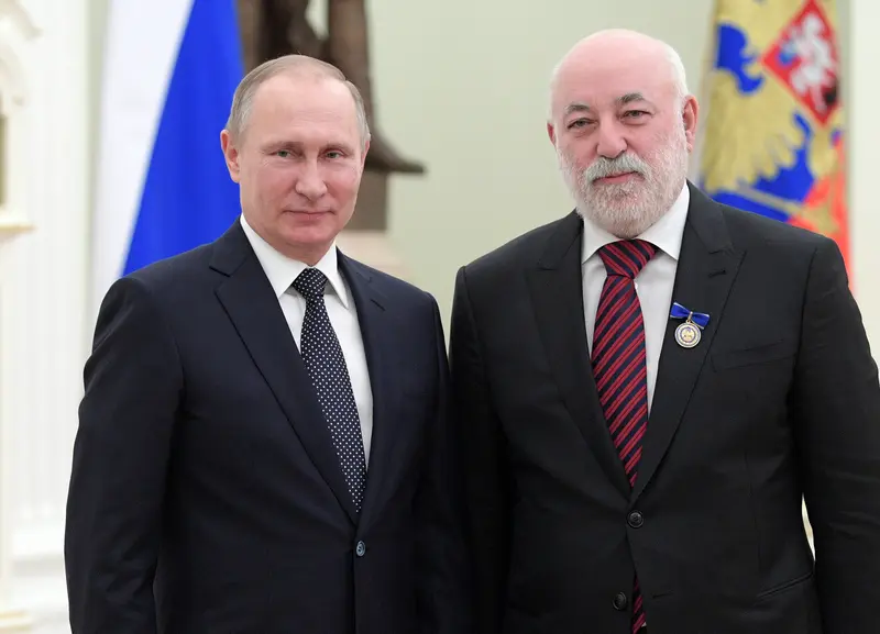 Vladimir Putin și  Viktor Vekselberg. /  Foto: nbcnews.com