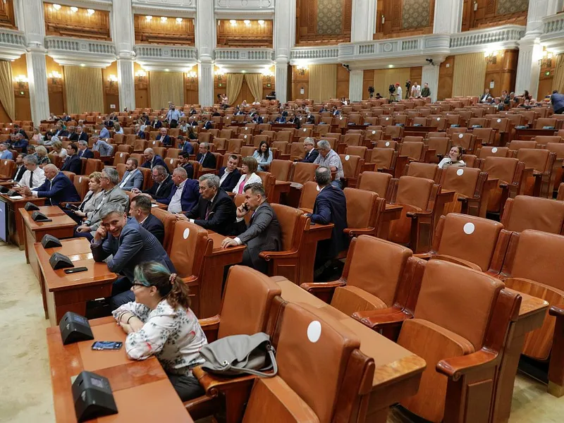 Scade încrederea în Parlamentul României - Foto: INQUAM PHOTOS / George Călin