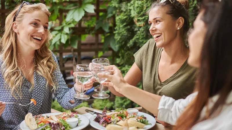 Cum să mănânci ce vrei și să nu te îngrași. Totul ține de ordinea în care consumi alimentele - Foto: Freepik (Imagine cu rol ilustrativ)