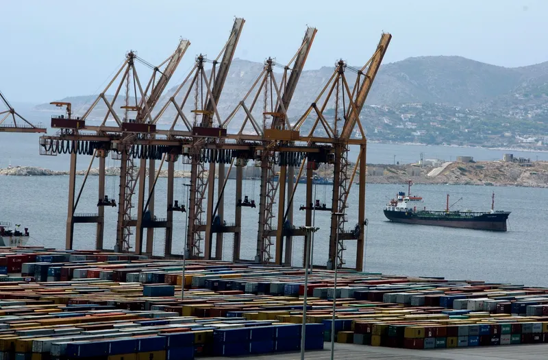 Peste 2.400 de containere maritime au fost confiscate în portul grec Pireu - Foto: Profimedia Images (imagine cu rol ilustrativ)
