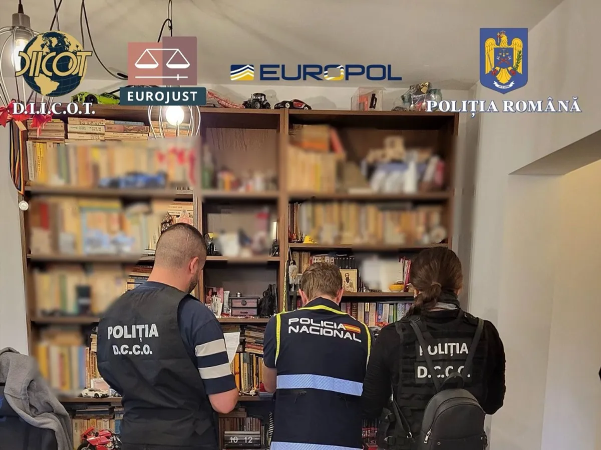Poliția face percheziții la casa unui român acuzat de crimă organizată în Spania - Foto: Poliția DIICOT