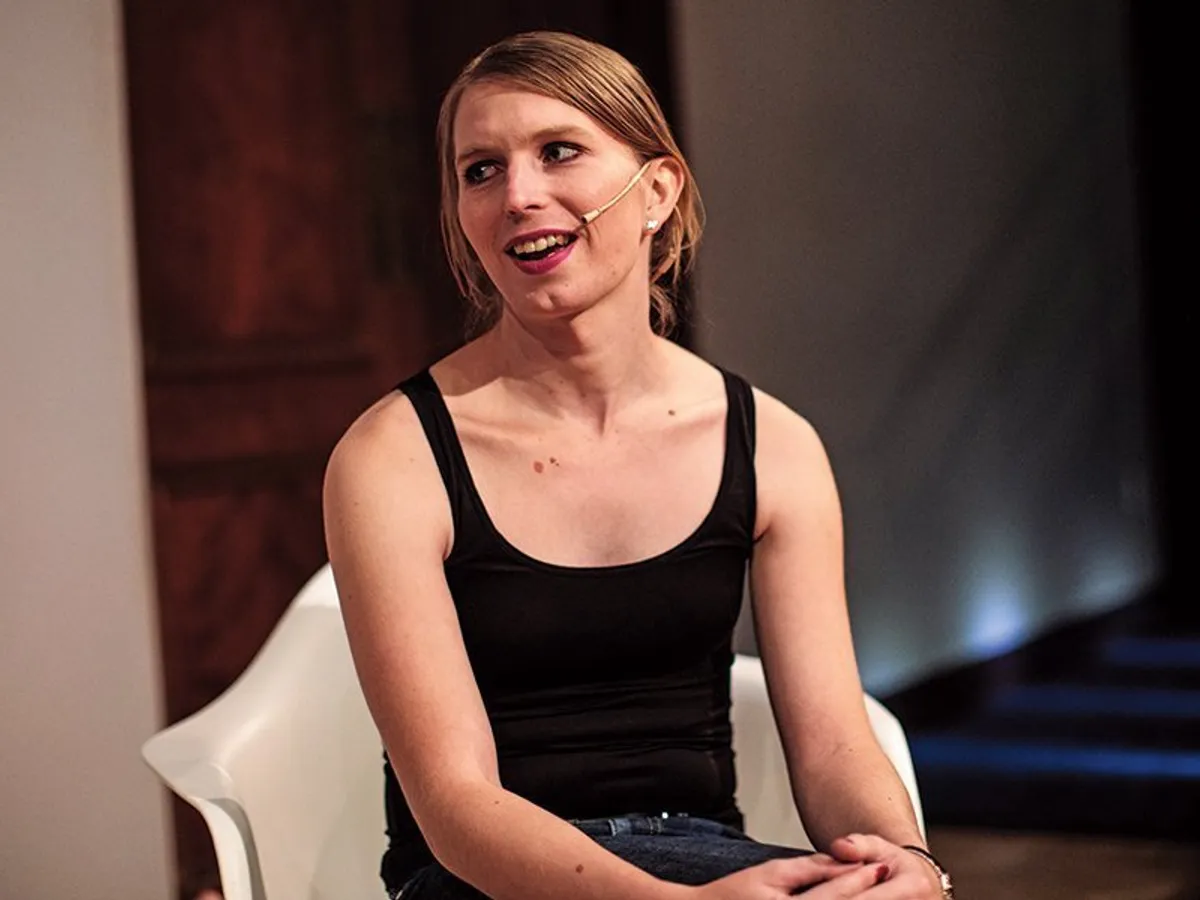 Bradley Manning, actualmente Chelsea, a fost grațiat/ă de
Barack Obama pentru infracțiunile sale