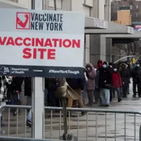 Primarul New York-ului impune vaccinarea anti-COVID obligatorie pentru tot sectorul privat. / Foto: amny.com