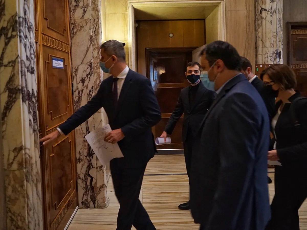 Demnitarii USR PLUS depunând demisiile din Guvern Foto: Facebook