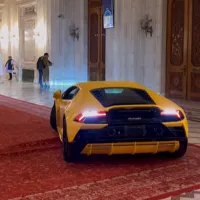 Covoarele țesute manual și de patrimoniu din Casa Poporului, „pistă” pentru un supercar. / Foto: captură video
