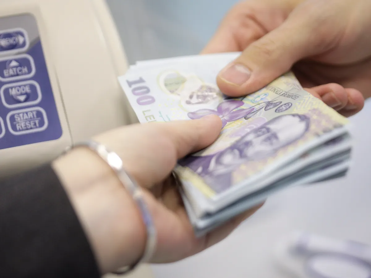 A crescut salariul mediu în România. Câți bani iau în plus românii încadrați la această categorie?