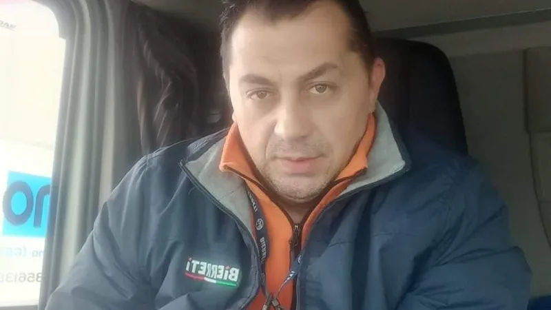 Un român, erou în Italia după ce a salvat în ultima clipă o copilă din fața morții: Ești fantastic! - Foto: Facebook/ Ilie Matei-"Omul soselelor"