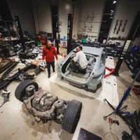O echipă românească dezvoltă prima mașină electrică de curse BMW i4. Va lua startul la Pikes Peak - Foto: BMW