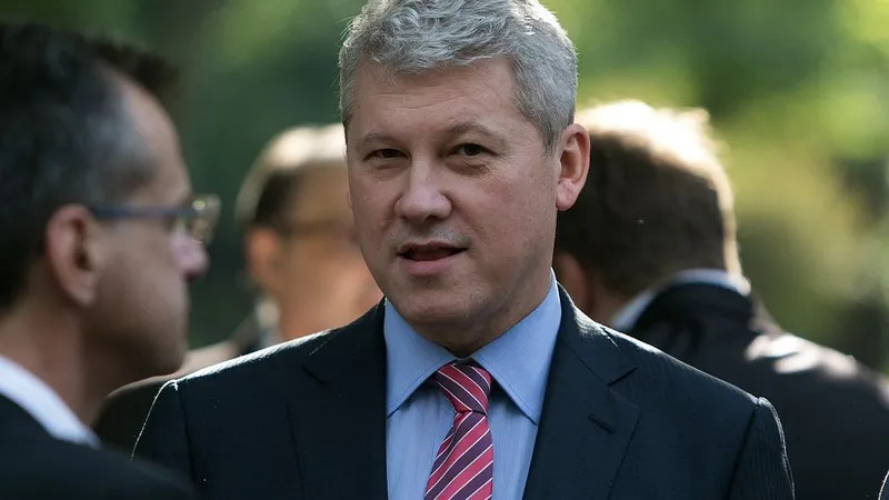 MAI neagă că vor fi înfiinţate unităţi care vor fila cetăţenii. "E în totalitate falsă informaţia!" - Foto: Facebook/Cătălin Predoiu