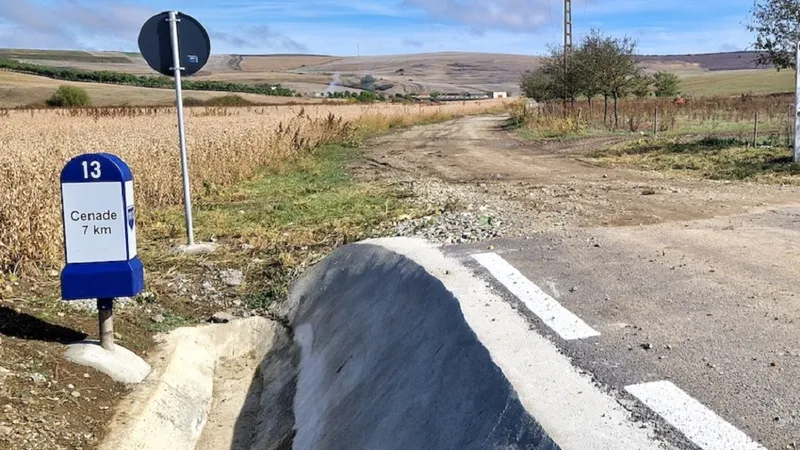 Un drum în care s-au investit 8.000.000 € se oprește în câmp - Foto: turnulsfatului.ro