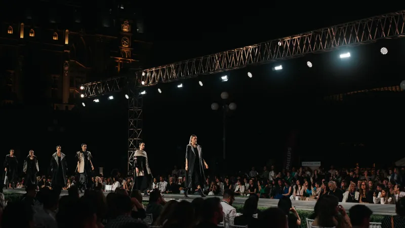 Premieră la Romanian Fashion Week: 8 designeri au lansat o colecție împreună cu Irina Schrotter - Foto: Romanian Fashion Week