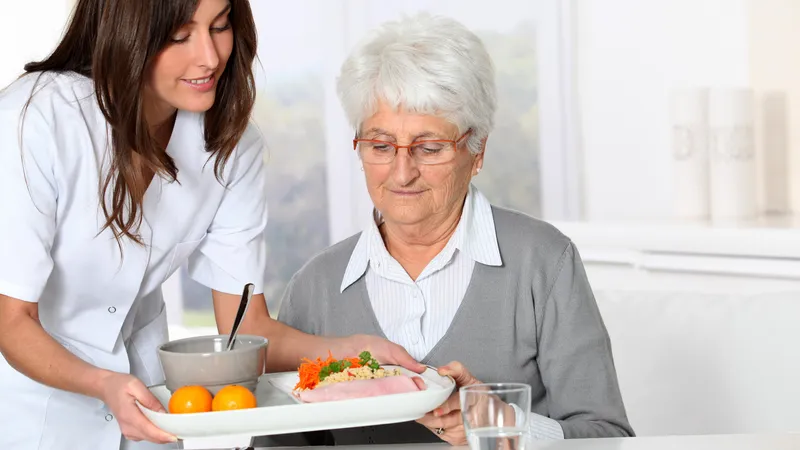 Cele 5 alimente din bucătărie care îi scapă pe PENSIONARI de părul alb. Conține vitamina A - Foto: Profimedia Images (imagine cu rol ilustrativ)