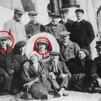 Stan Laurel încercuit în stânga și Chaplin în dreapta în 1910 Foto: dailymail.co.uk