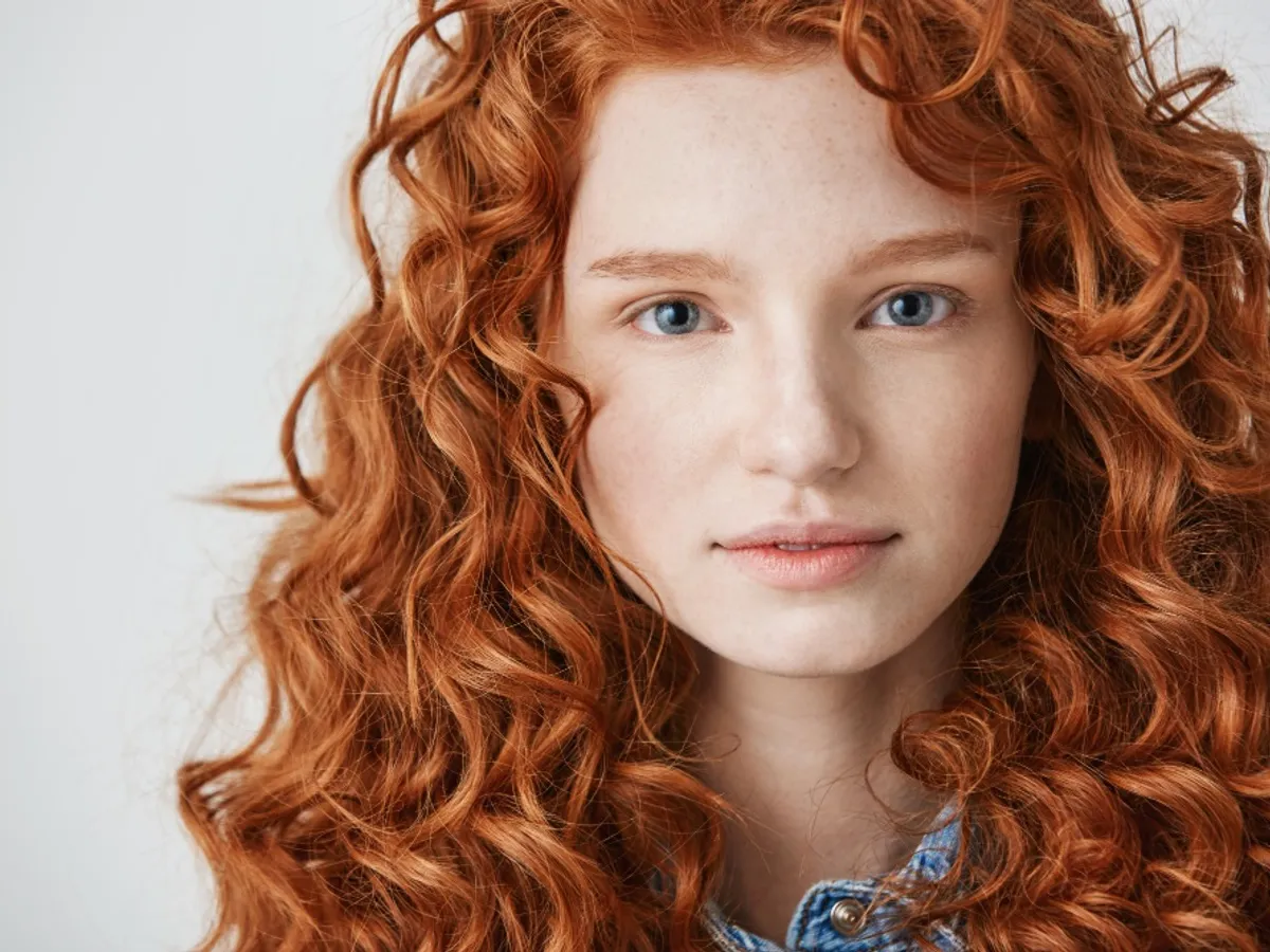 Femeie roșcată - Foto: freepik (rol ilustrativ)