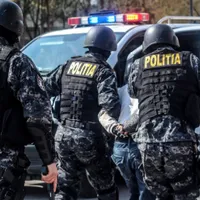 Patru români, arestați pentru furt de autovehicule și utilaje din UE. 22 de mașini de lux, în curte. / Foto: ardealnews.ro