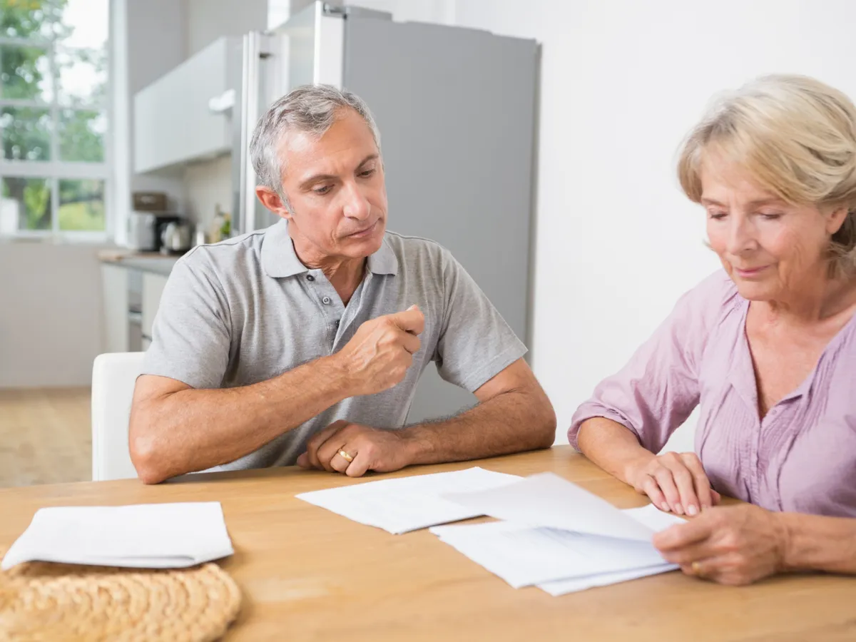 Pensionari supărați la pensie - Foto: Freepik