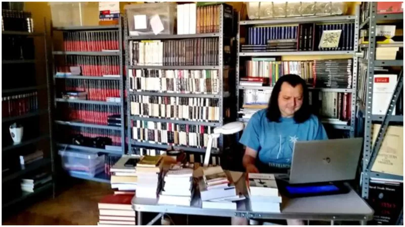 Cum a ajuns un scriitor să fie reclamat de vecini la Poliție? „Au zis că sunt prea grele” - Foto: Fanatik / imagine rol ilustrativ