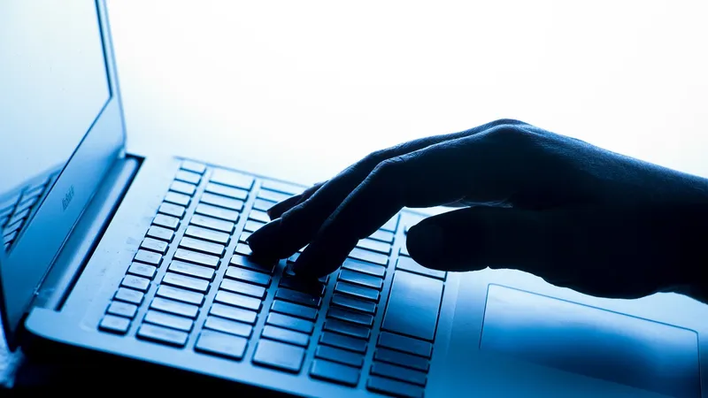 Românii din Diaspora nu vor mai fi nevoiți să se prezinte la Consulat. Ce servicii pot accesa online - Foto: Profimedia Images/ Imagine cu caracter ilustrativ