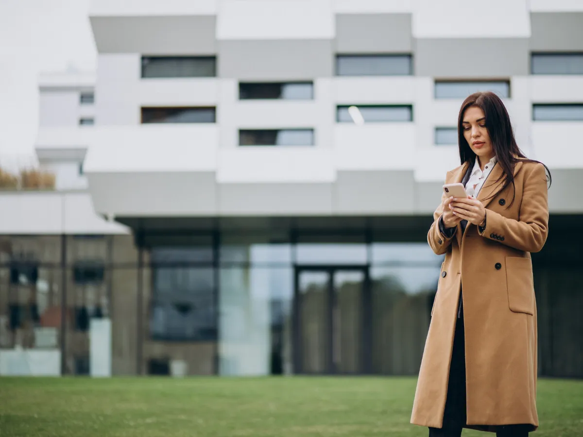 Cu ce se ocupă șeful de scară la bloc? Poate primi bani pentru funcția sa. Ce nu are voie să facă - Foto: Freepik (Imagine cu rol ilustrativ)