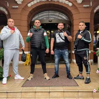 Adrian Beleaua Corduneanu (dreapta) și colaboratorii săi apropiați în prima poză postată după desantul polițiștilor la vila interlopului Foto: Facebook