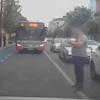 Un taximetrist i-a dat cu spray unui șofer de autobuz din Cluj. Se certaseră de la banda dedicată - Foto: Captură video/ Imagine cu caracter ilustrativ