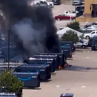 Amazon a dat combustia internă pe cea externă. Mai multe dube electrice au luat foc la priză - Foto: captură video