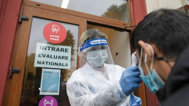 Absolvent de gimnaziu cu medie 9,8 a luat 4,2 la Evaluarea Națională. Premianții au pierdut 5 puncte / Inquam Photos