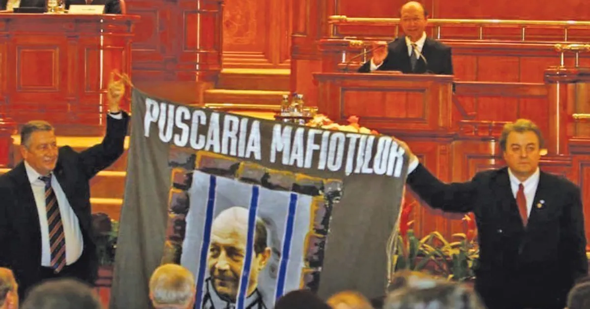 condamnarea-comunismului-o-fil-de-istorie-p-tat-de-vadim-newsweek