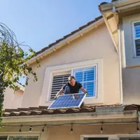 Cât costă să-ți pui panouri fotovoltaice fără bani de la stat? Bateria e scumpă, o poți monta după - Foto: Pexels/Kindel Media - Imagine cu rol ilustrativ