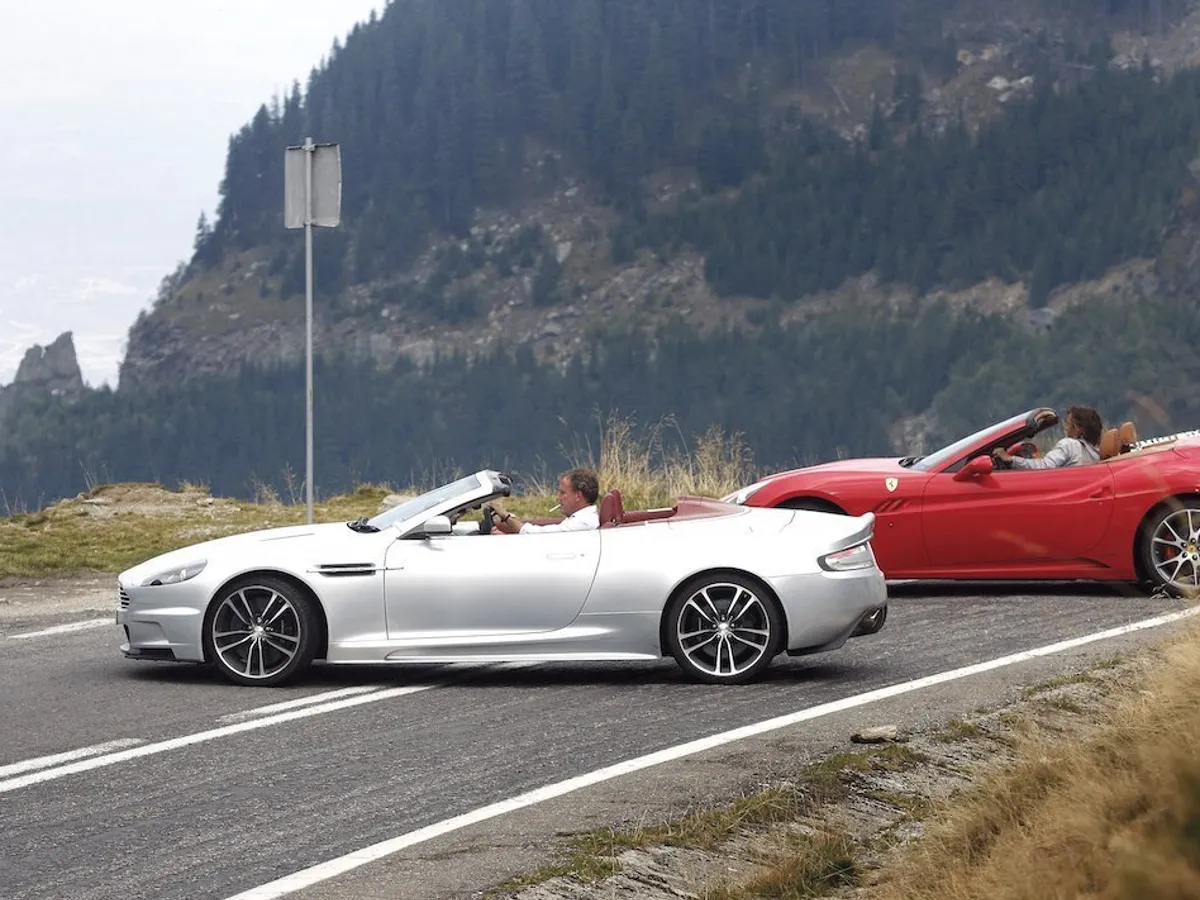 Transfăgărășanul a fost numit de Jeremy Clarkson, cunoscutul prezentator al fostei emisiuni BBC Top Gear, „cel mai frumos drum din lume“
