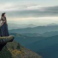 NOTE ÎNALTE În cel de-al patrulea sezon, Jamie (Heughan) şi Claire (Balfe) se mută în Carolina de Nord, dar serialul este filmat tot în Scoţia.