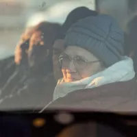 Civilii care vor să plece din Kherson sunt umiliți de ruși, dezbrăcați și căutați de tatuaje/FOTO: Inquam Photos/Ilona Andrei