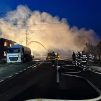 Exploziile de la stația GPL ar fi pornit după ce un angajat a alimentat o butelie cu țigara în mână - Foto: Observator