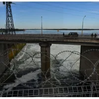 Forțele ucrainene au bombardat podul Kahovski/foto: kyiv post
