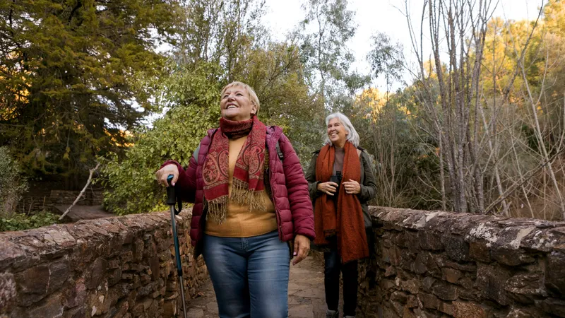 Casa de Pensie anunț pentru pensionarii care iau vineri bani pe card. Mergeți la bancomat la prânz! Foto: Freepik (fotografie cu caracter ilustrativ)