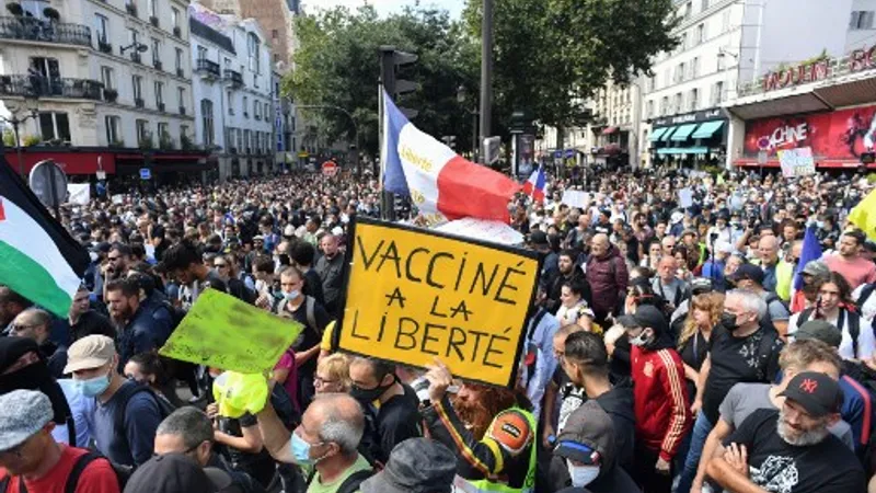Mai mulți jurnaliști au fost agresați de protestatati. FOTO: Twitter