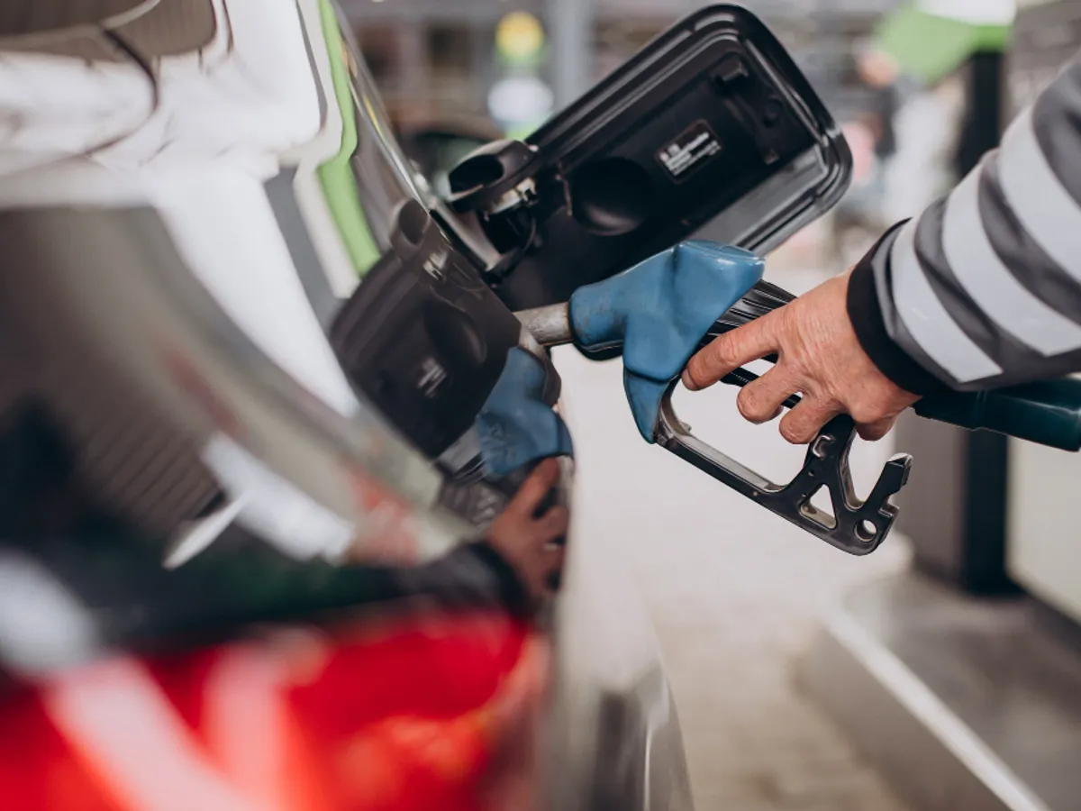Motorina se ieftinește din nou. Acciza scade cu 25% în prima jumătate a lui septembrie