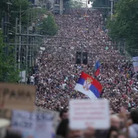 Protest uriaș, la Belgrad. Zeci de mii de persoane au manifestat sâmbătă împotriva guvernului și a președintelui Vucic - Foto: Profimedia Images