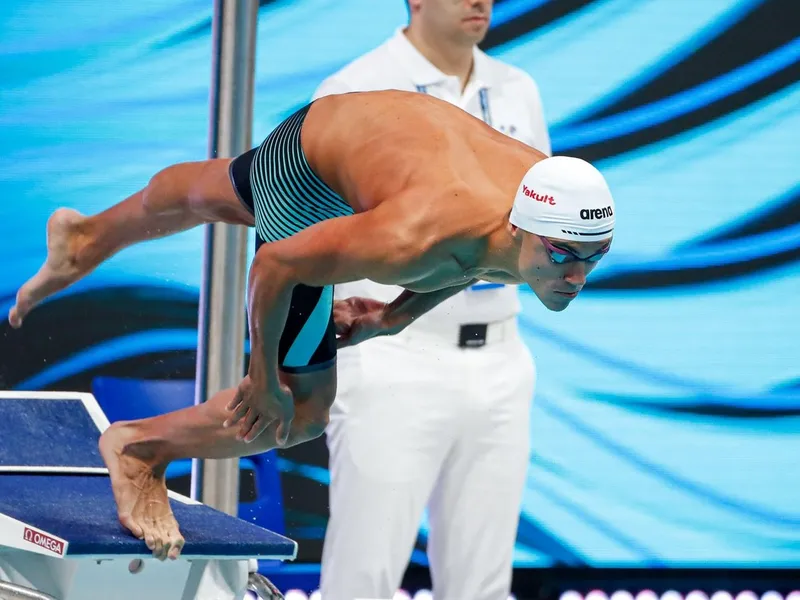 David Popovici a cucerit medalia de aur în finala probei de 100 m liber în cadrul Campionatelor Europene de înot pentru juniori de la Otopeni - Foto: Profimedia Images